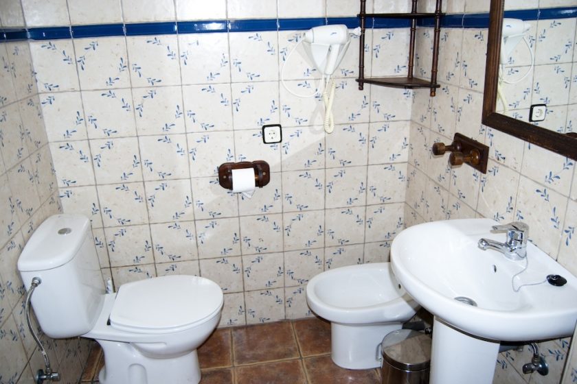 baño con bidé
