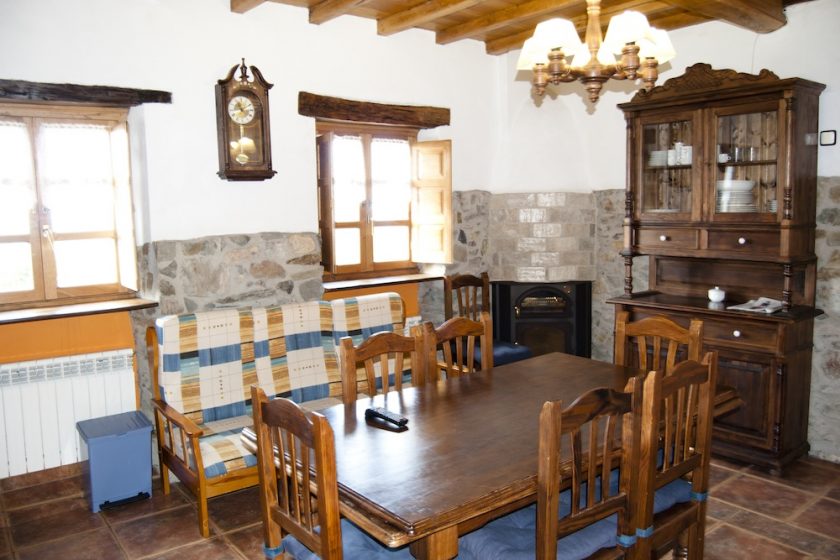 salón con chimenea